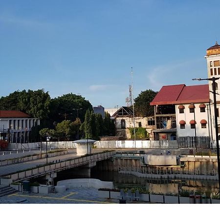 Hotel Dequr Jakarta Kota Exterior photo