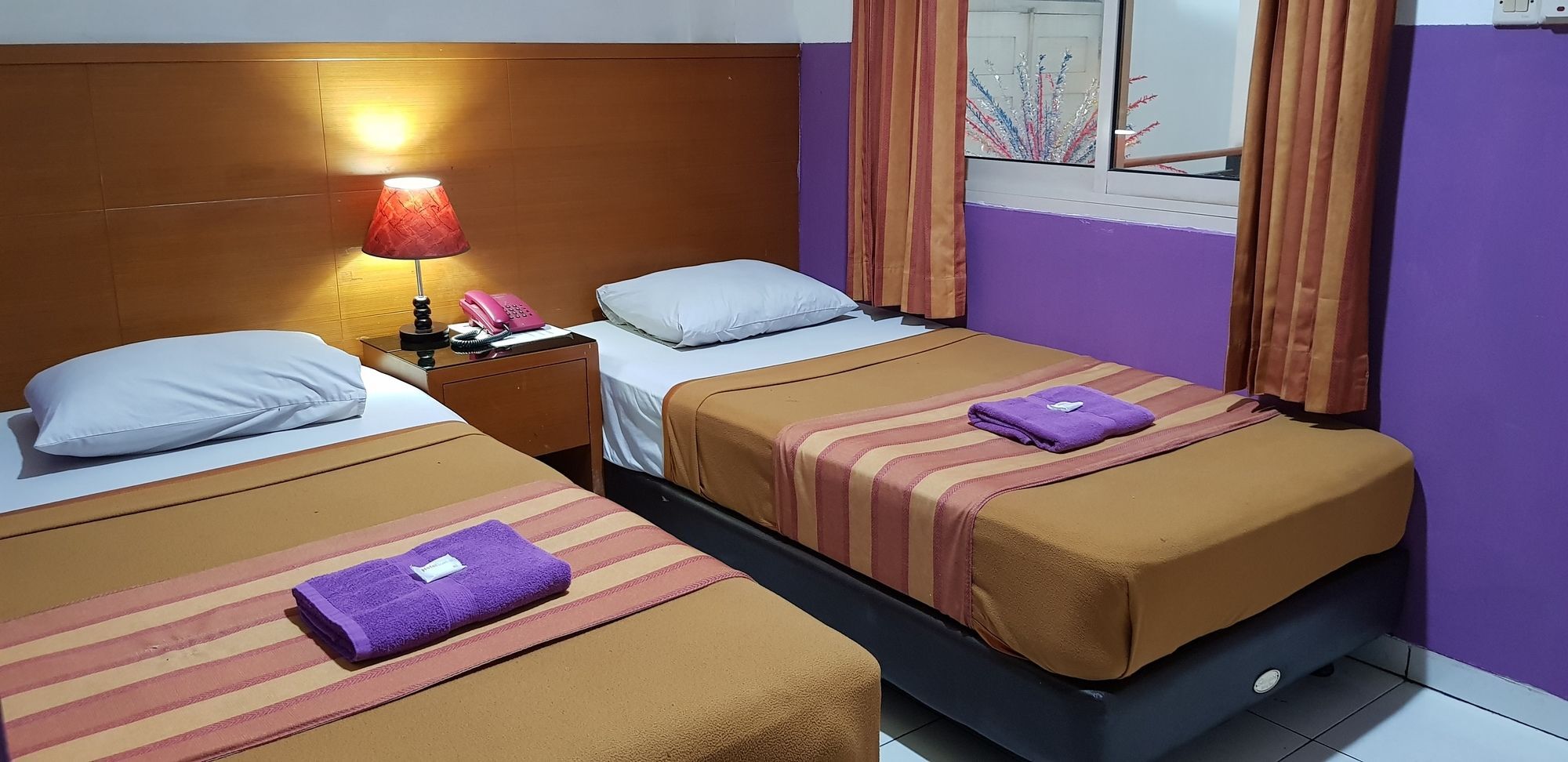 Hotel Dequr Jakarta Kota Exterior photo